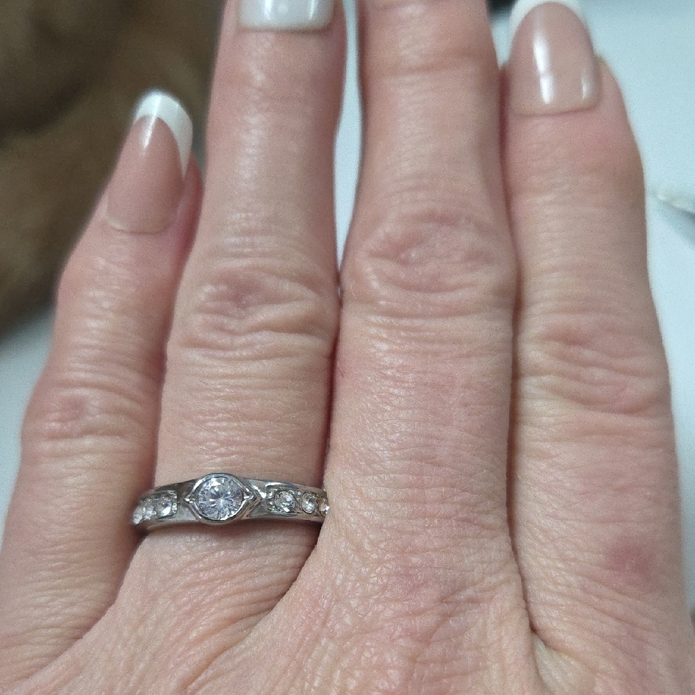 Elegant Silver Women's‎ Ring